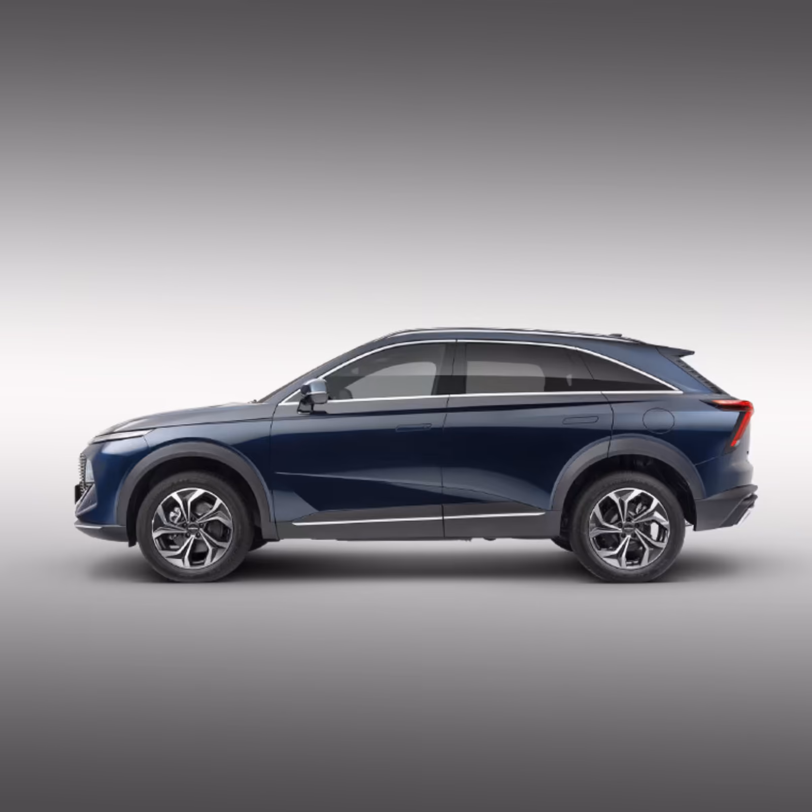 Haval F7 в студии, вид в профиль