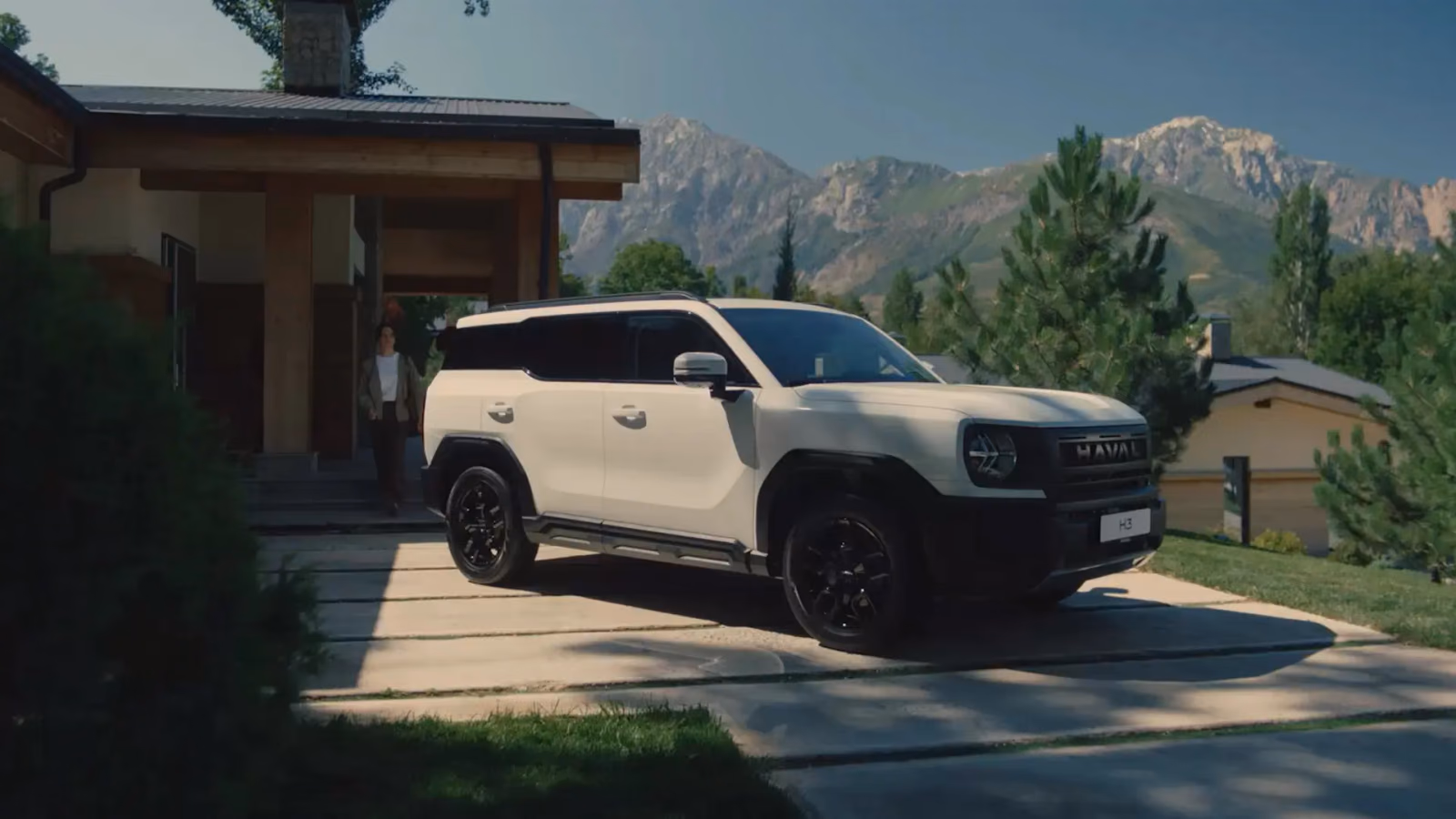 Haval H3 у дома в горах