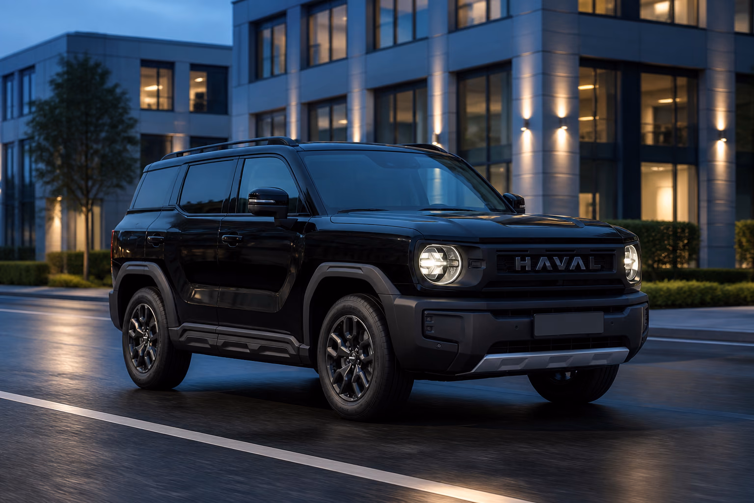 Чёрный Haval H3 на городской улице в синий час