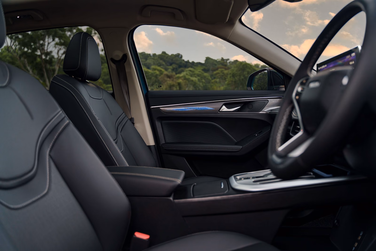 Передние кресла Haval Jolion