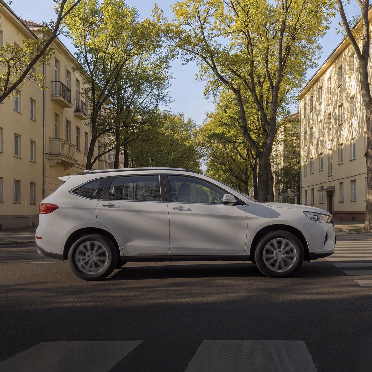 Haval M6 сзади в три четверти