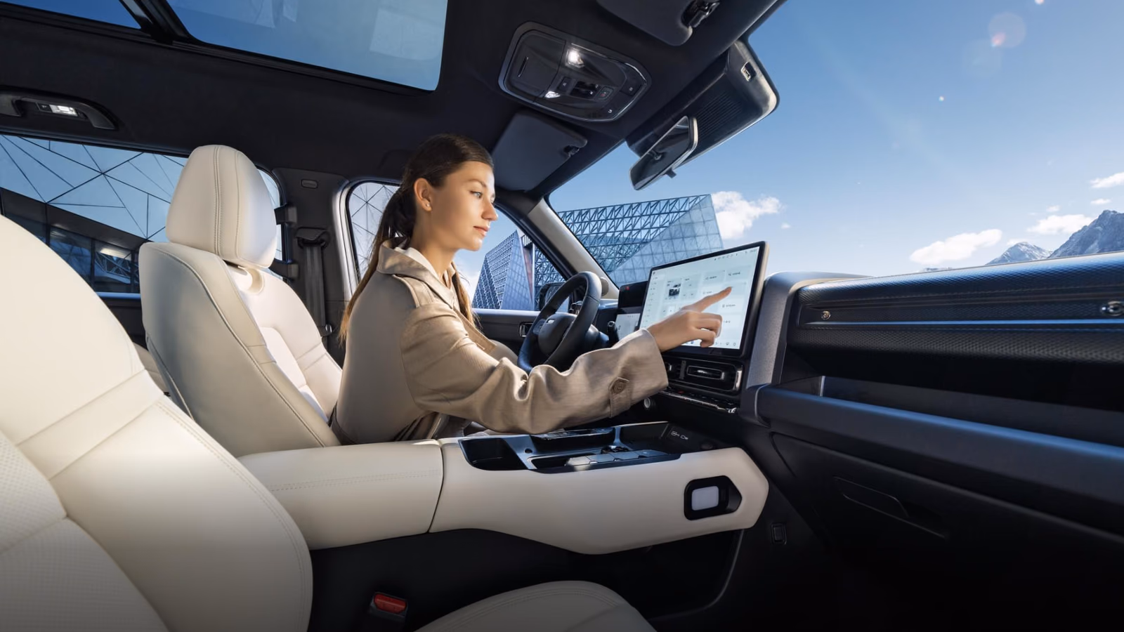 Haval Raptor 2026 — передние сиденья и центральный экран