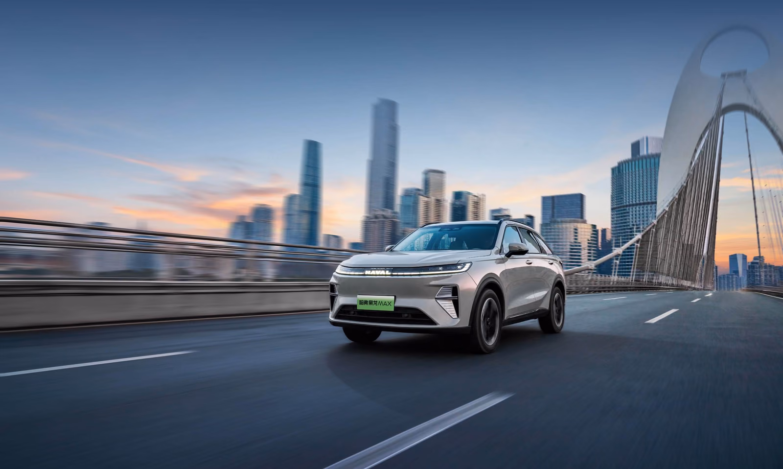 Haval Xiaolong Max второго поколения — движение по городской магистрали
