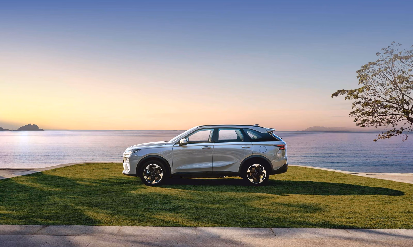 Haval Xiaolong Max второго поколения — профиль у моря