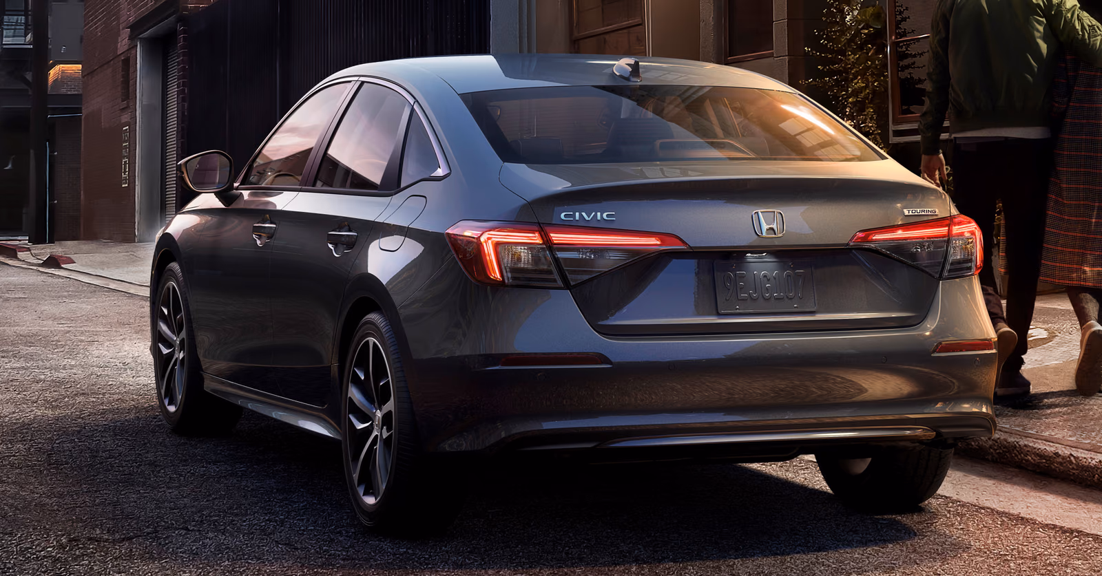 Honda Civic — вид сзади в три четверти