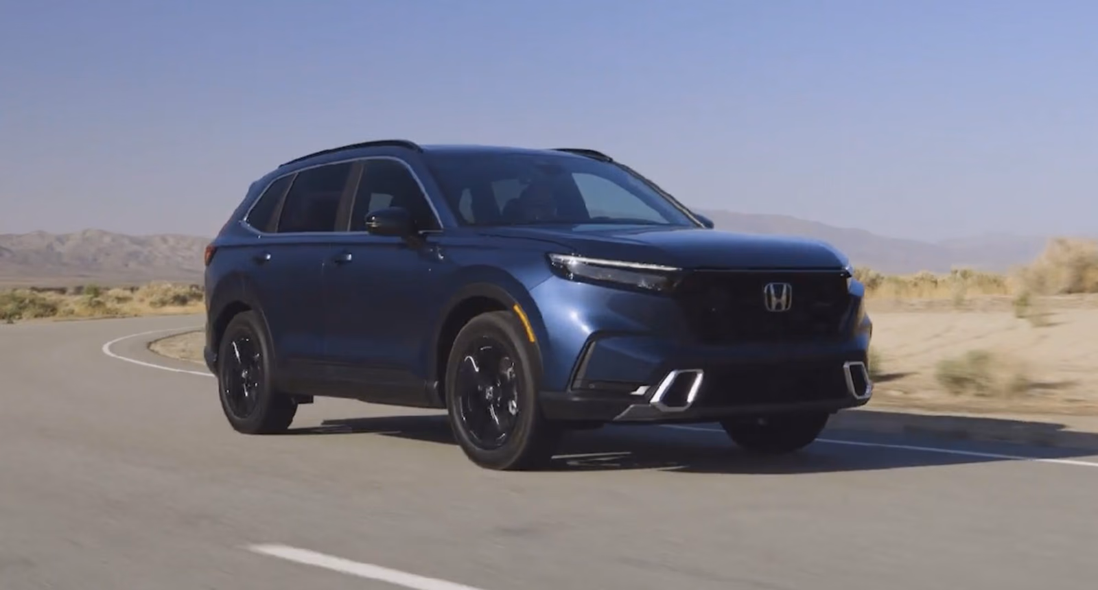 Honda CR-V 2026 — белый кузов в профиль