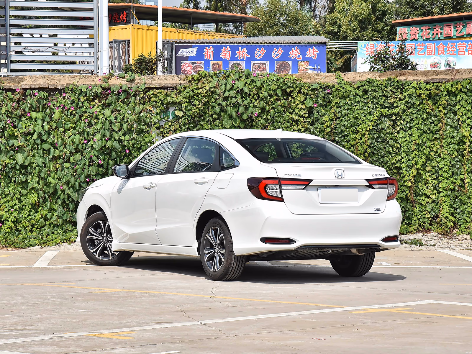 Honda Crider 2024 — вид сзади в три четверти