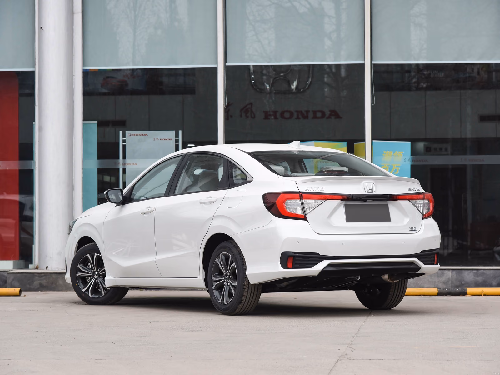 Honda Envix — вид сзади в три четверти