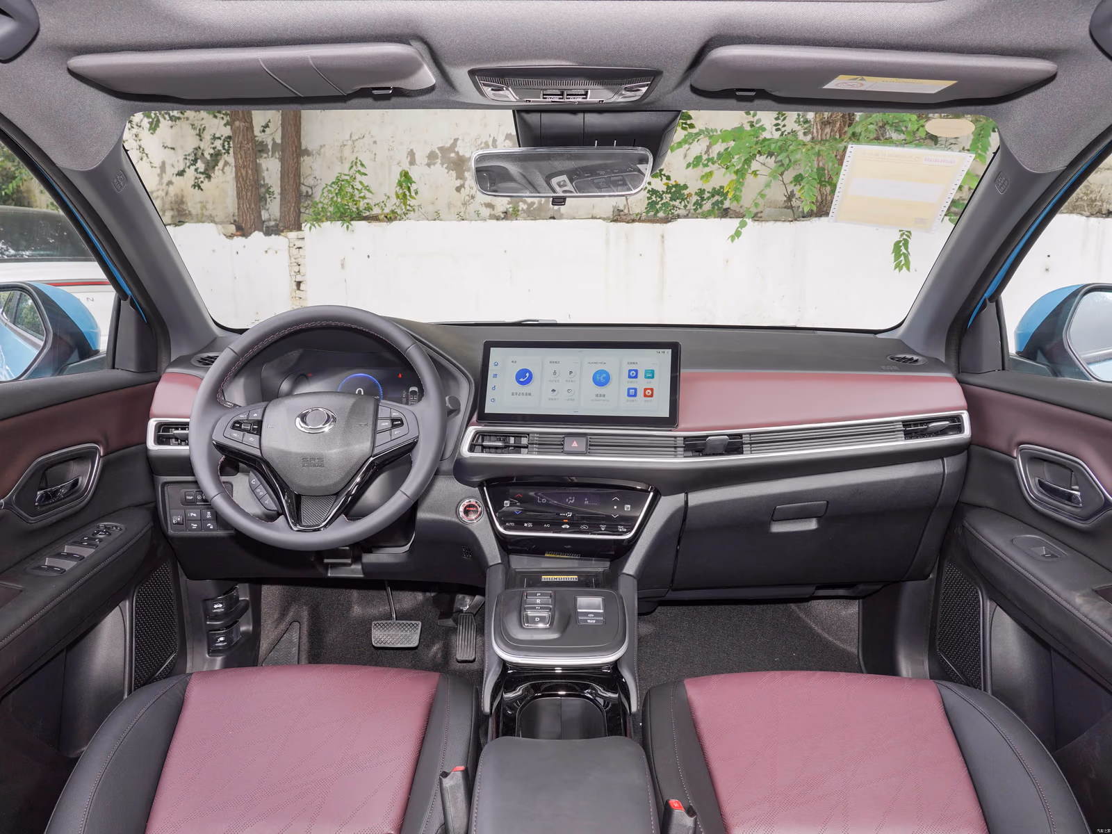 Honda M-NV 2023 — панорама леворульного кокпита