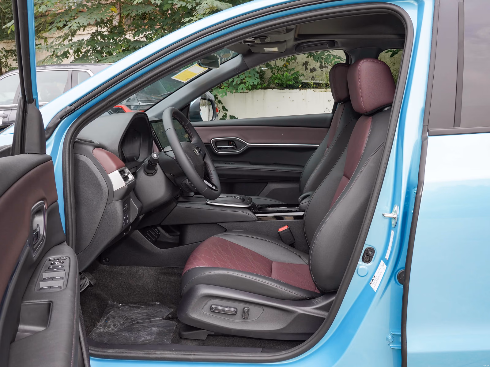 Honda M-NV 2023 — передние кресла