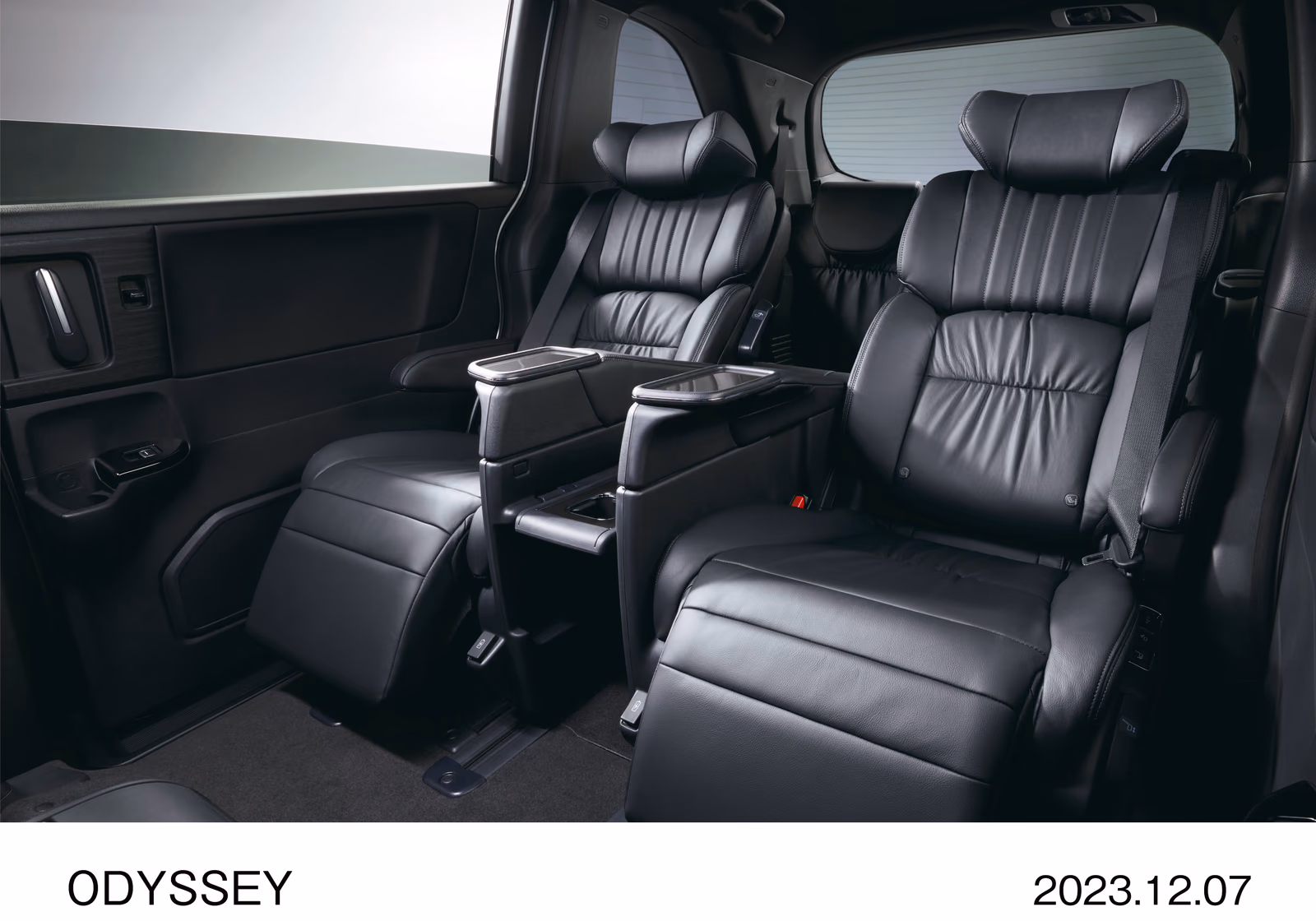 Раздельные кресла второго ряда Honda Odyssey