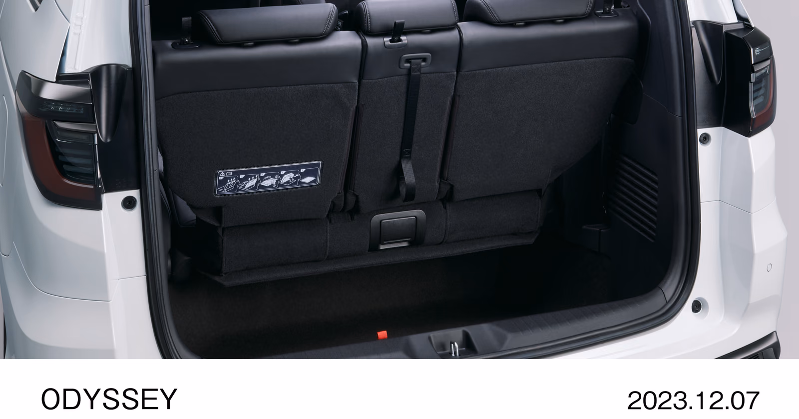Третий ряд сидений Honda Odyssey в багажнике
