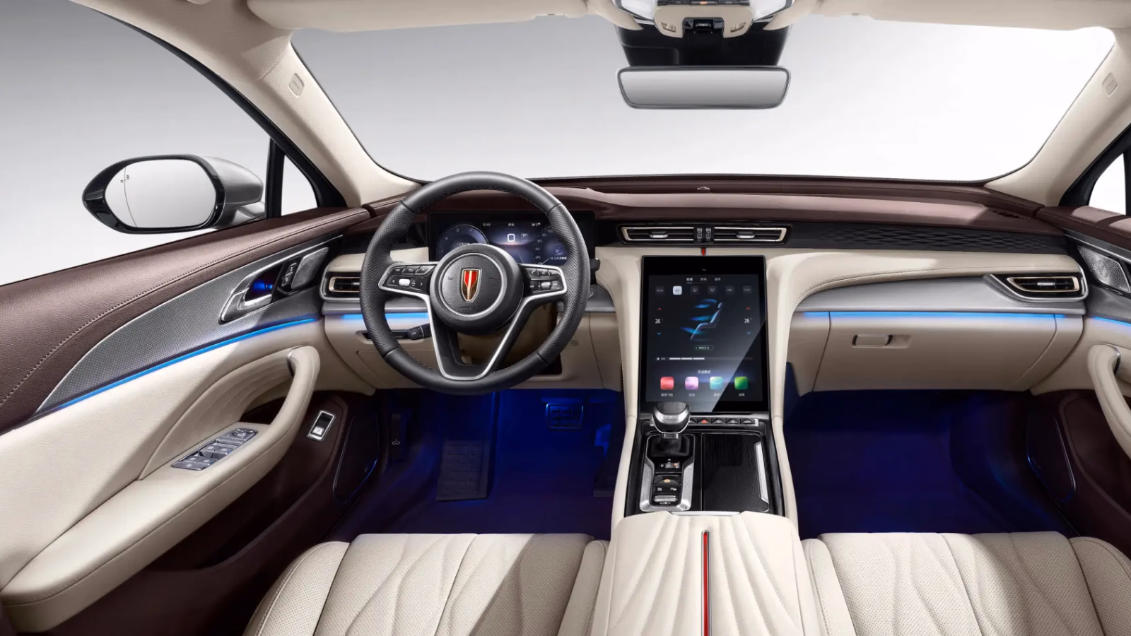 Светлый салон HONGQI H5 с панорамной приборной панелью