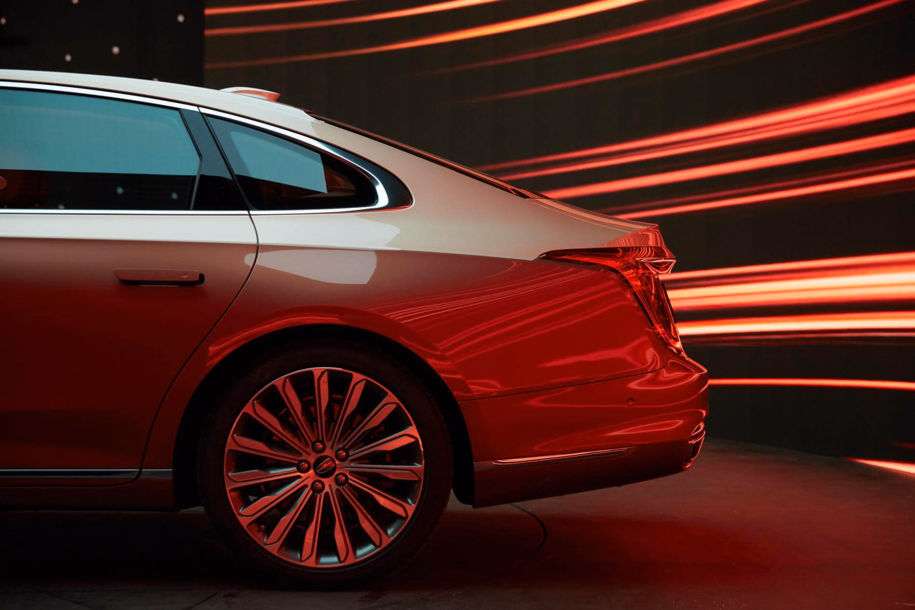 HONGQI H9 в динамичном световом оформлении