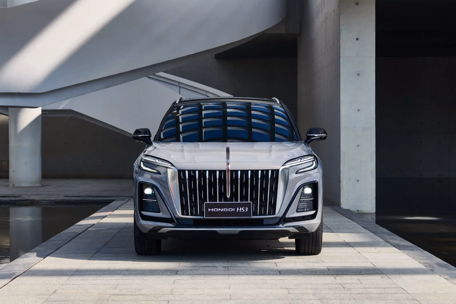 Hongqi HS3, вид спереди