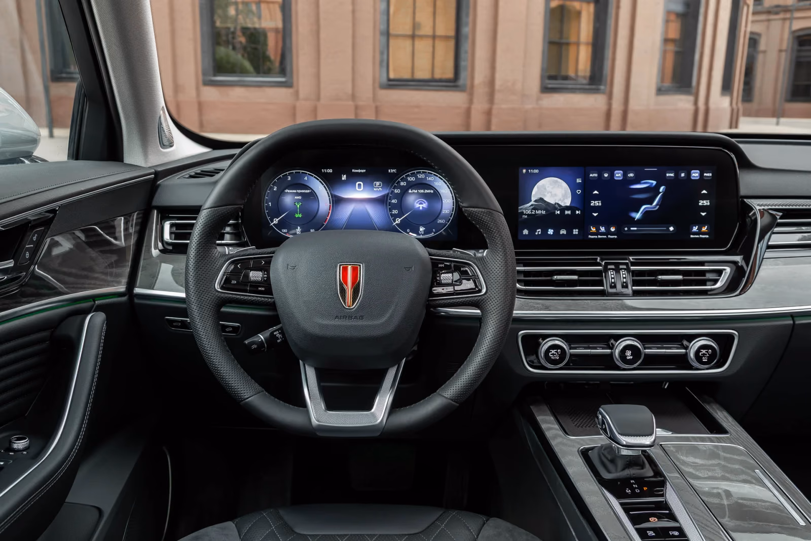 Водительское место и экраны HONGQI HS5