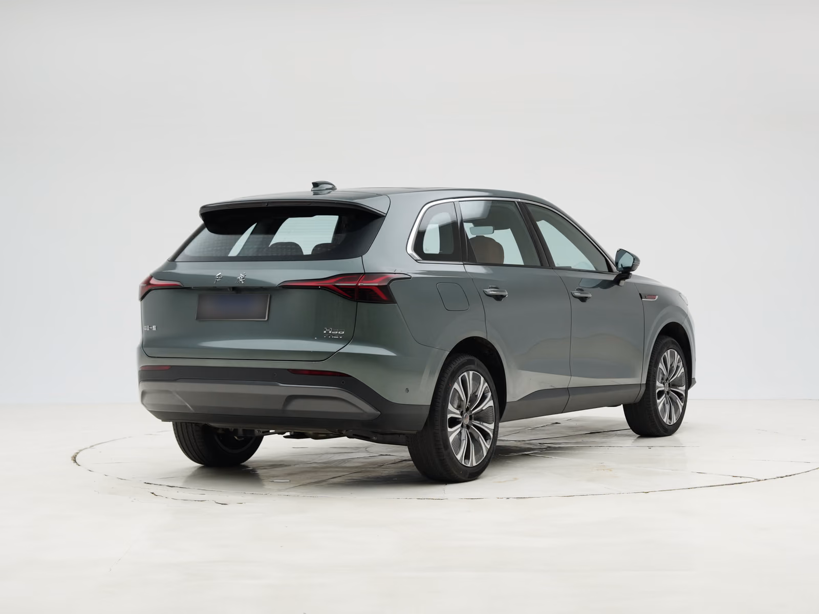 Hongqi HS6 PHEV — задняя часть с противоположной стороны