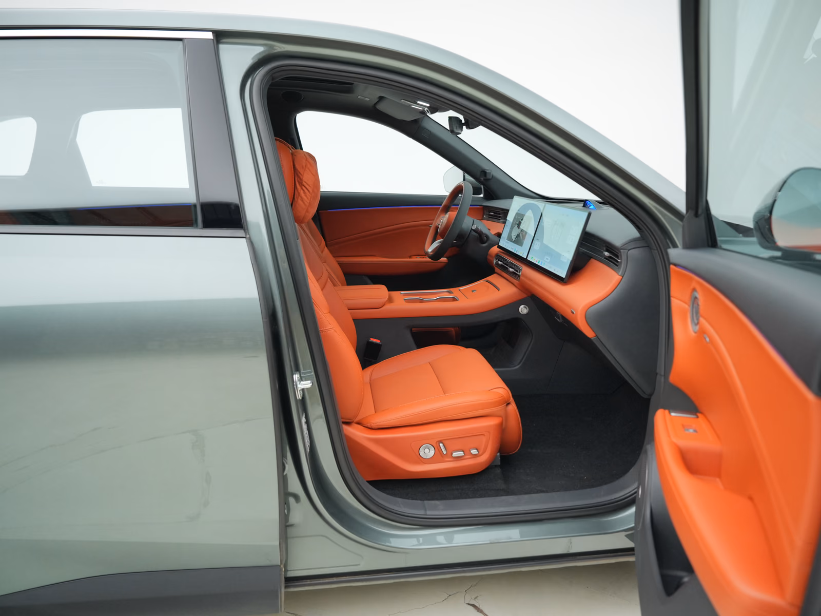 Hongqi HS6 PHEV — передние кресла