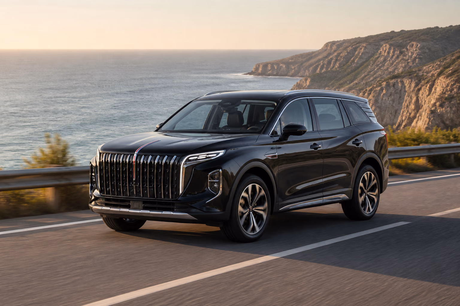 Чёрный Hongqi HS7 на прибрежной дороге