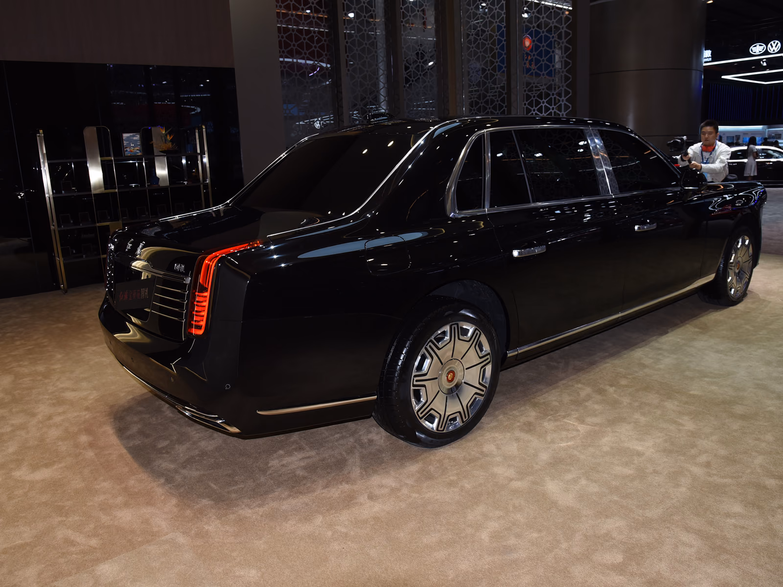 Hongqi L5 Guoli — задняя часть с противоположной стороны