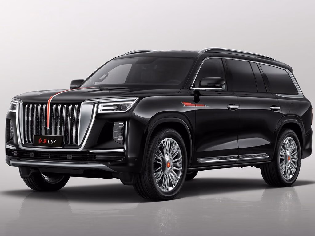 Hongqi LS7 2022 — вид спереди в три четверти