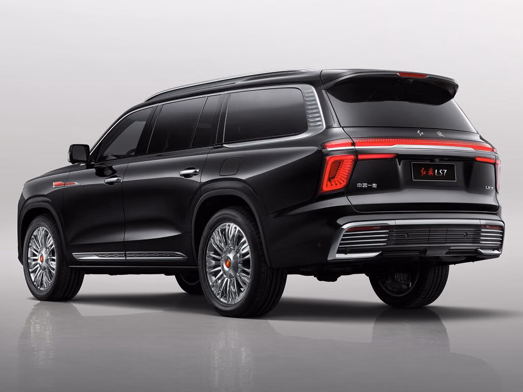 Hongqi LS7 2022 — вид сзади в три четверти