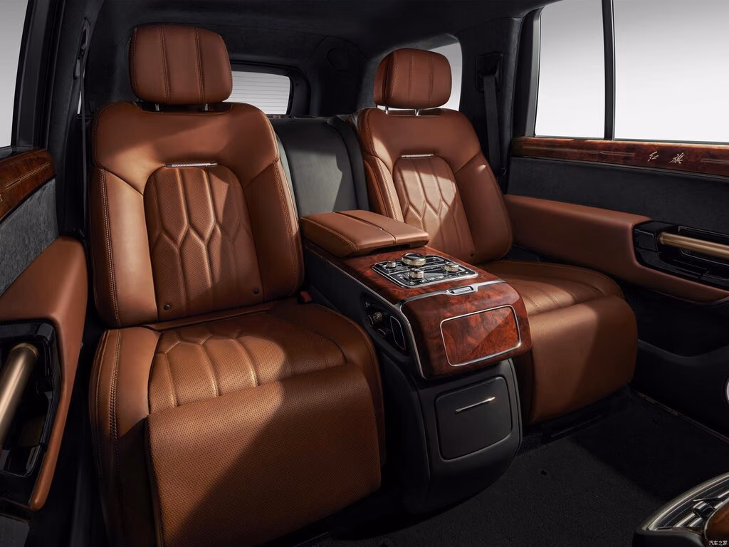 Hongqi LS7 2022 — кресла второго ряда