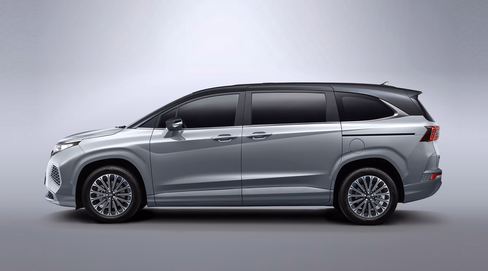 Hyundai Custin в профиль