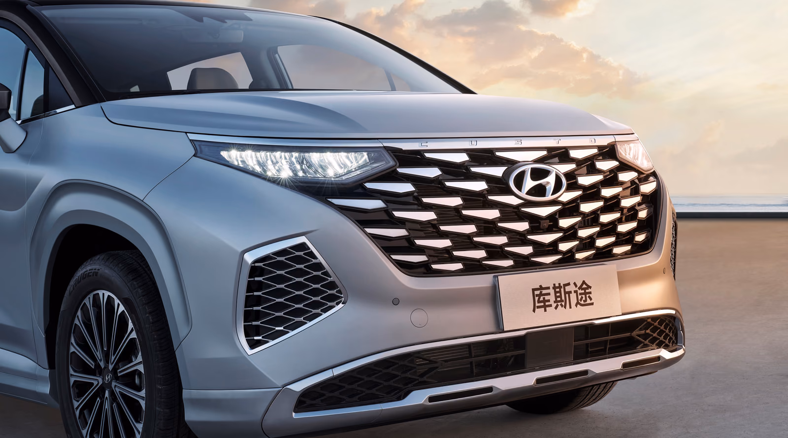 Передняя часть рестайлингового Hyundai Custin