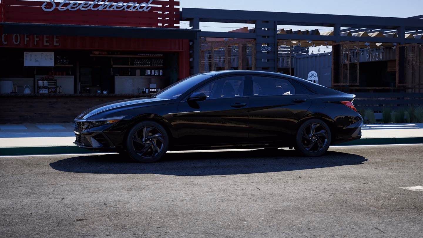Hyundai Elantra в профиль