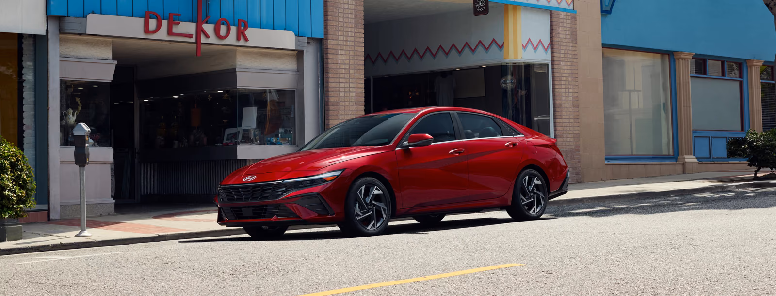 Hyundai Elantra красного цвета в три четверти