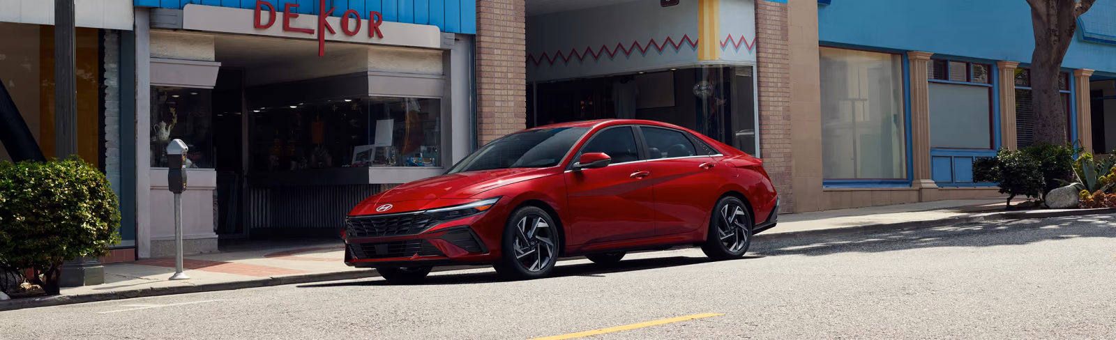 Hyundai Elantra красного цвета в профиль
