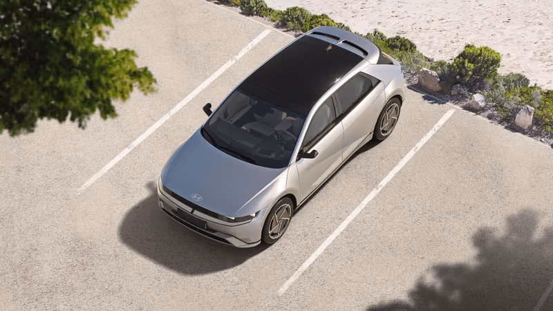 Hyundai IONIQ 5 на стоянке