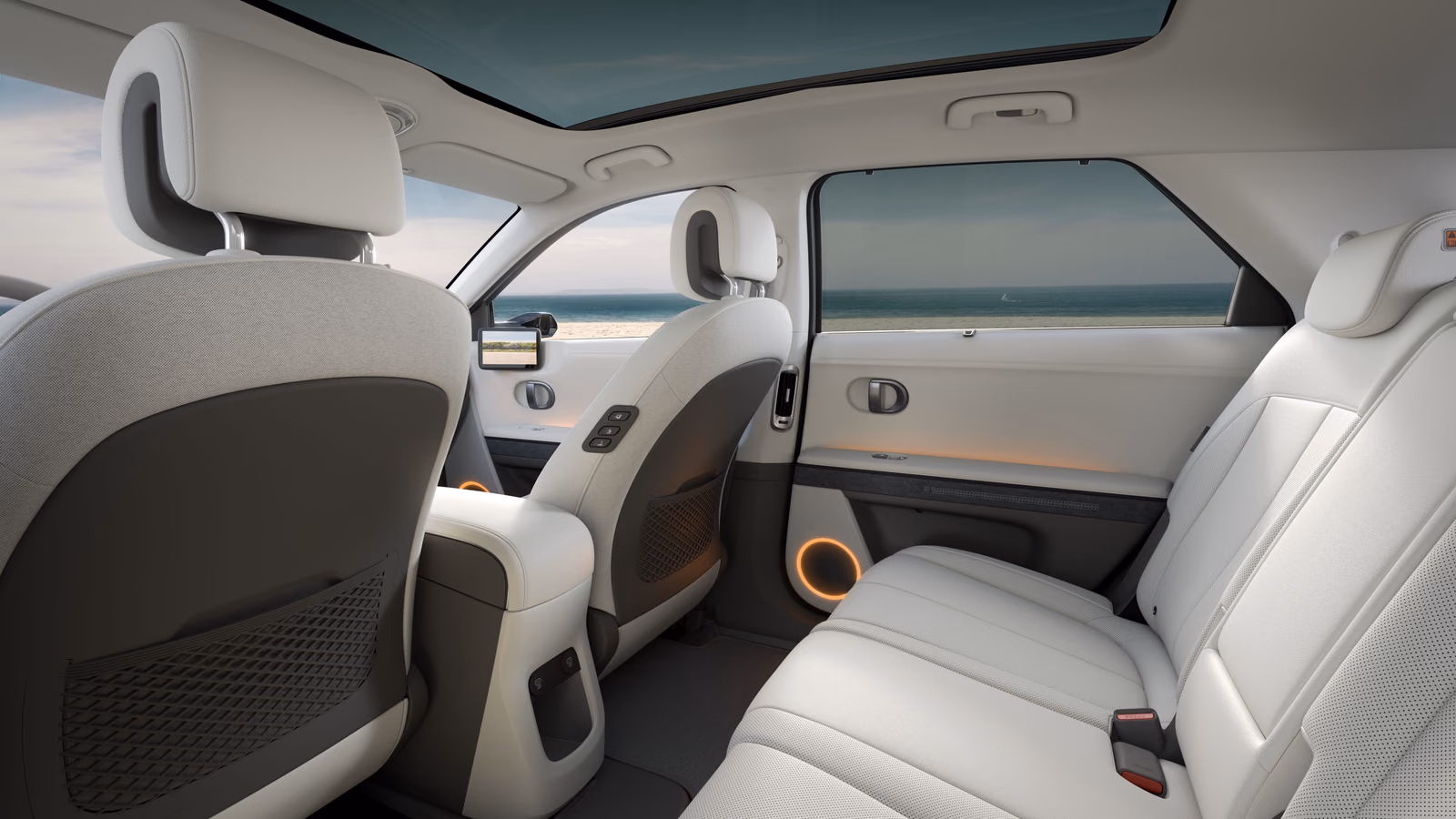 Просторный задний ряд Hyundai IONIQ 5