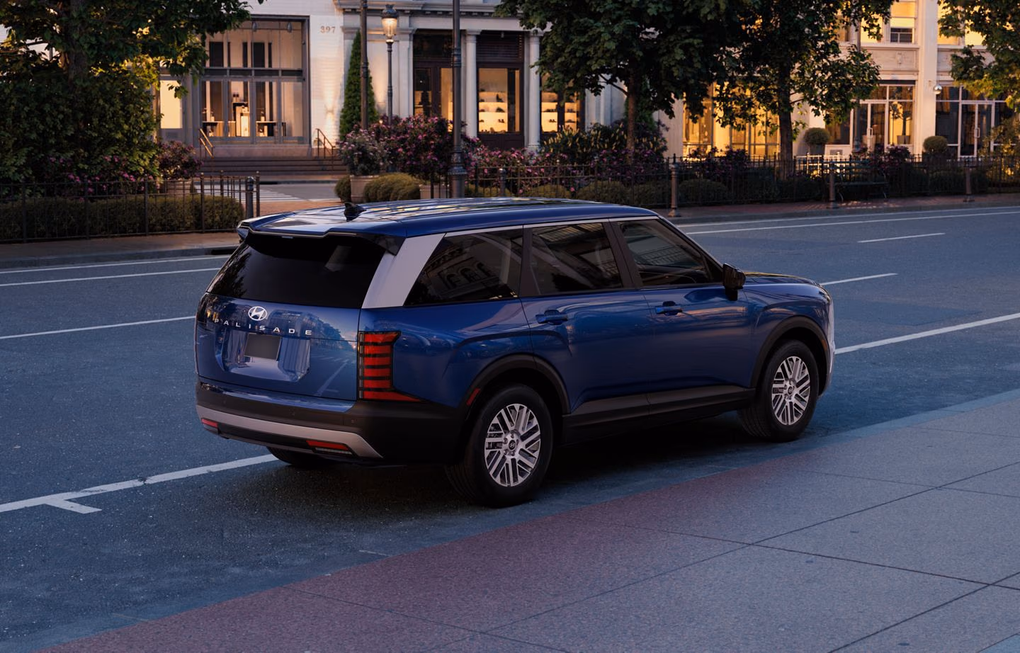 Hyundai Palisade сзади в три четверти