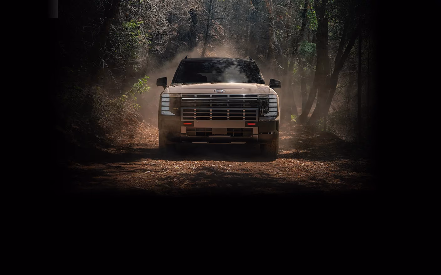 Hyundai Palisade на лесной дороге