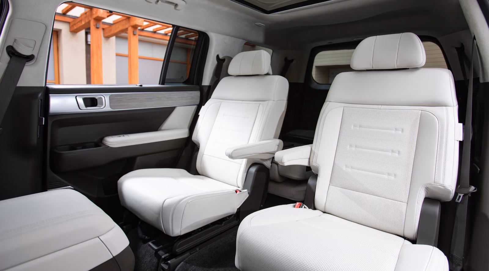 Второй ряд Hyundai Santa Fe с отдельными капитанскими креслами