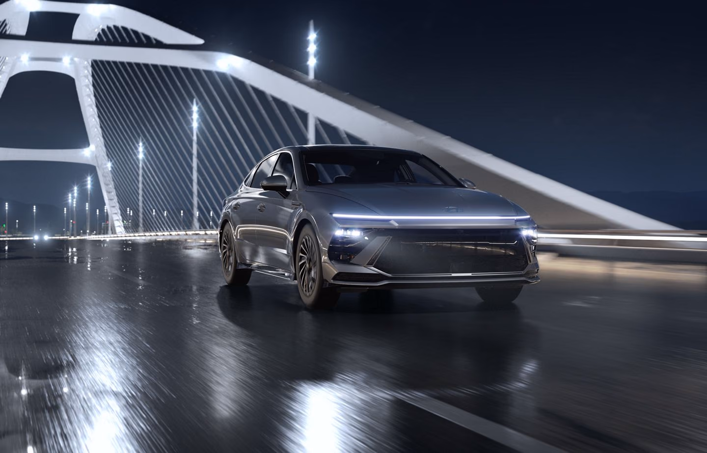 Hyundai Sonata спереди в три четверти