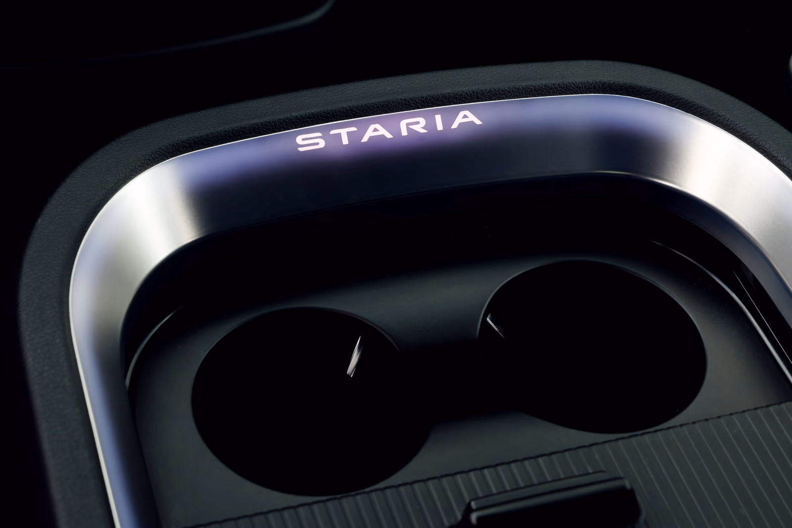 Подстаканники в салоне Hyundai Staria