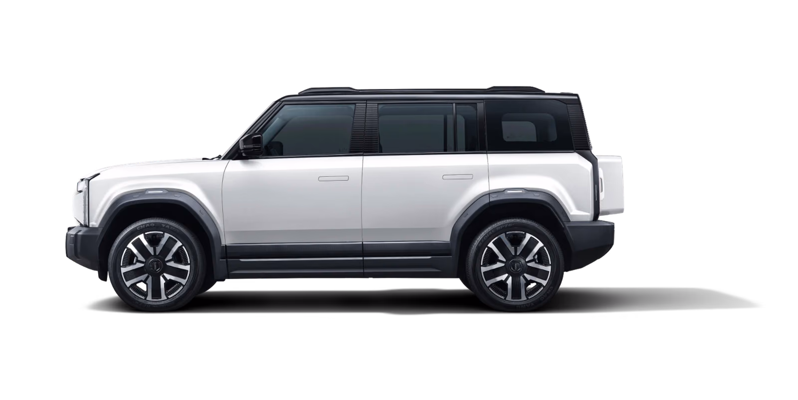 Jaecoo J6 / iCAR 03 — белый кузов в профиль
