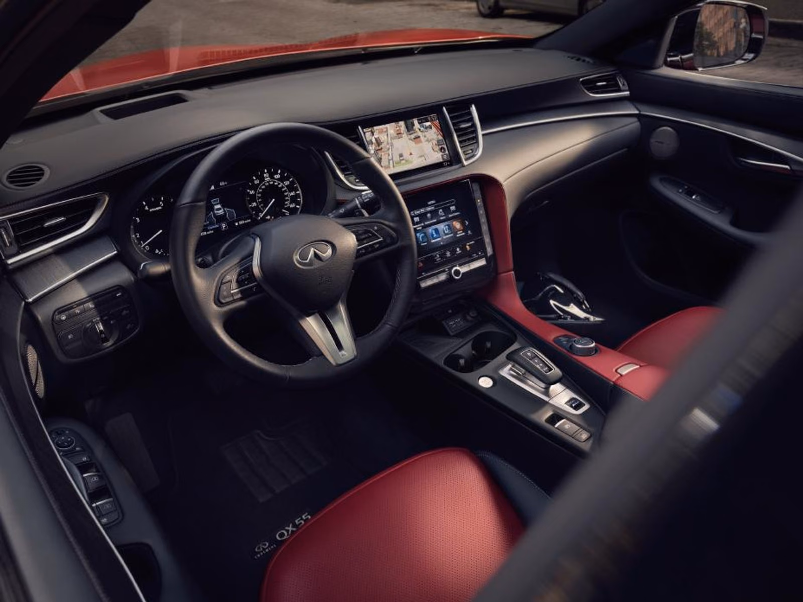 Кокпит Infiniti QX55 с двумя экранами InTouch