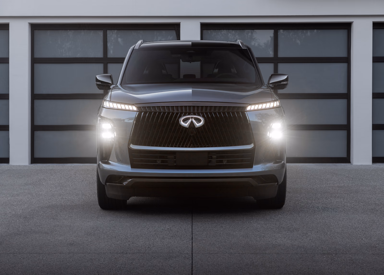 Infiniti QX80 — вид сзади