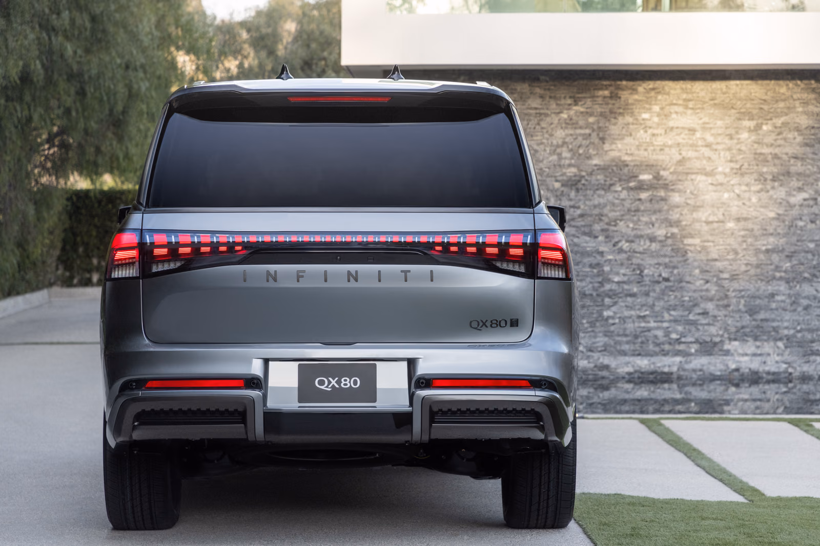 Infiniti QX80 — на природе
