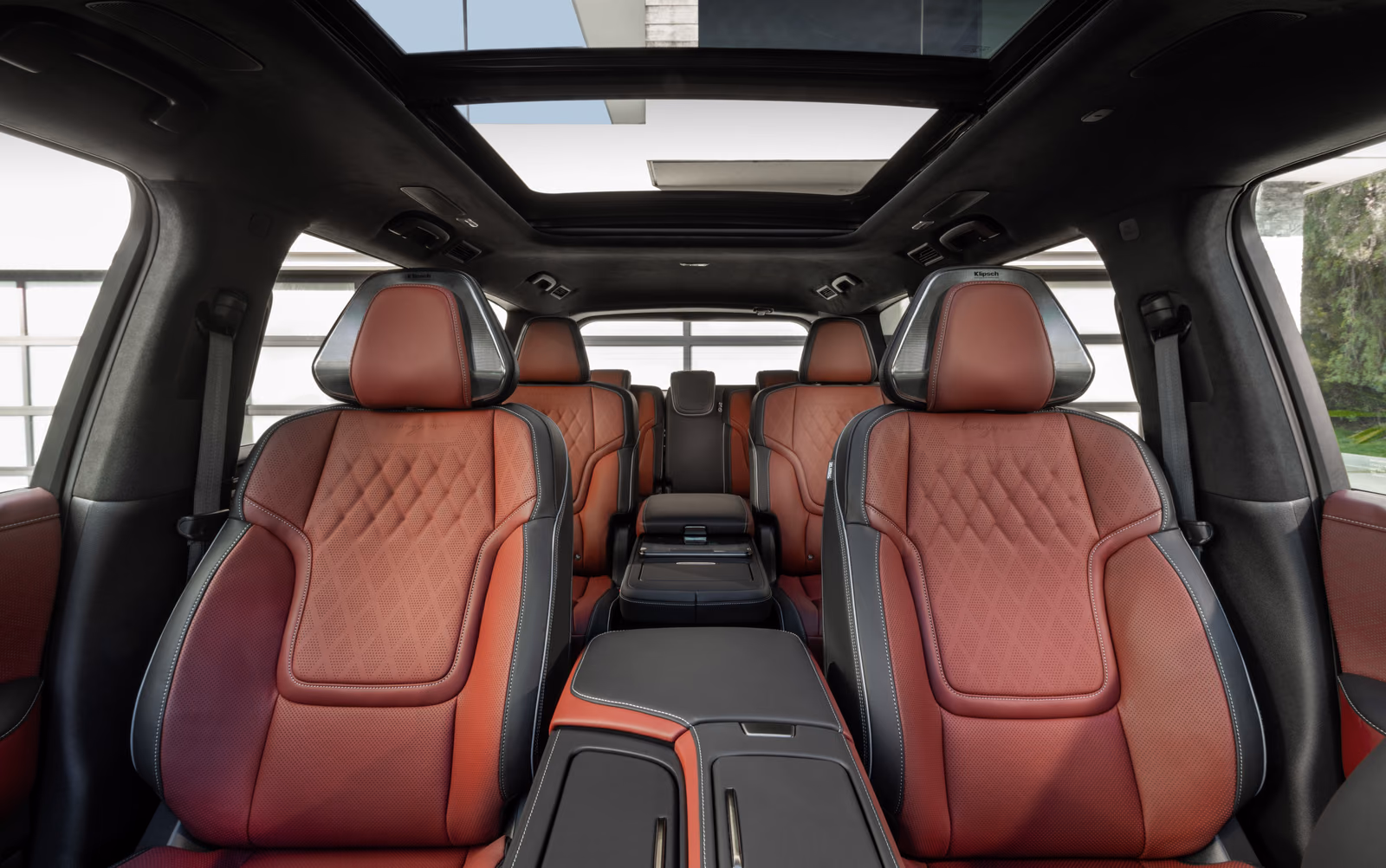 Infiniti QX80 — передняя панель и руль