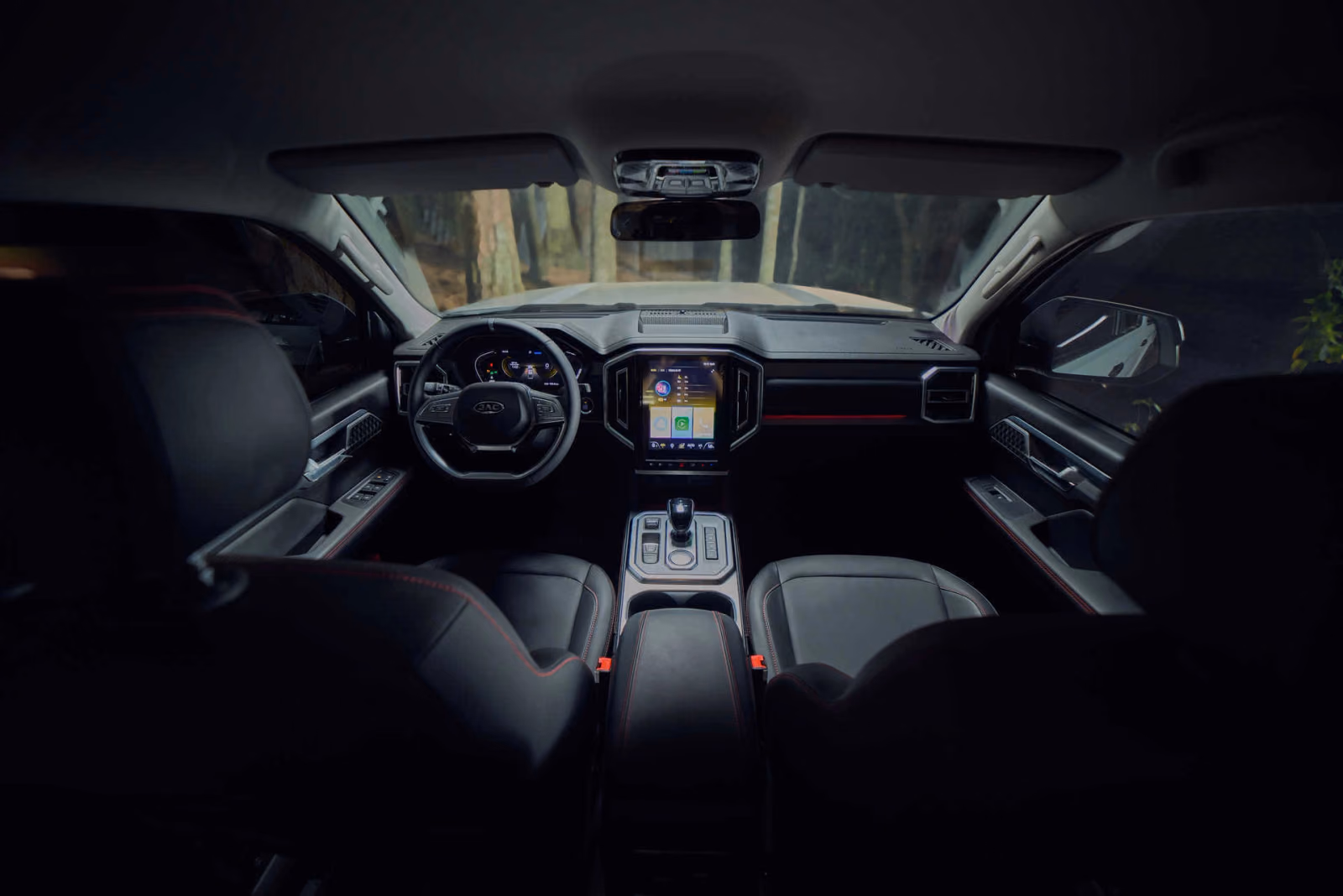 Передняя часть салона JAC T9
