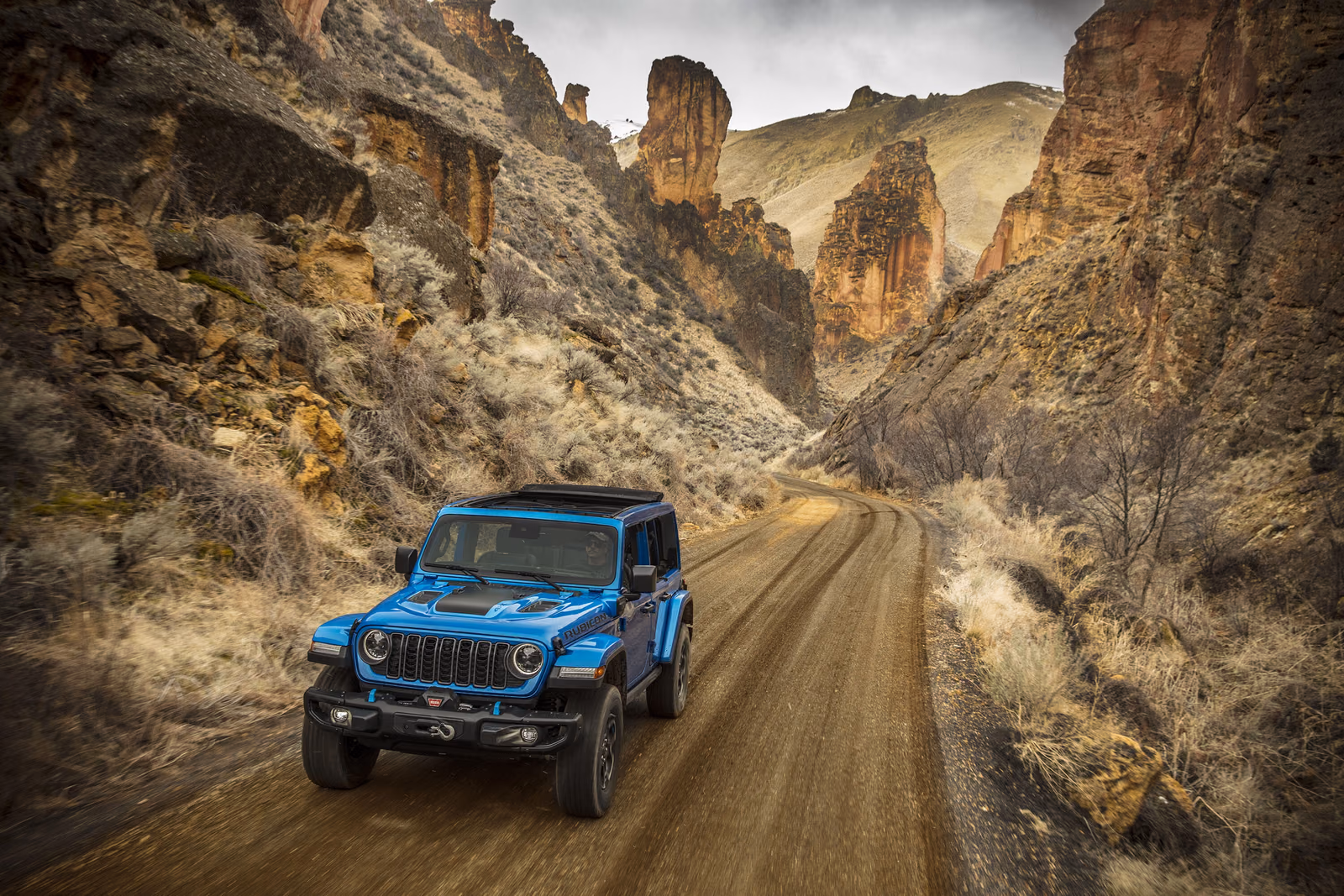 Jeep Wrangler — спереди в три четверти