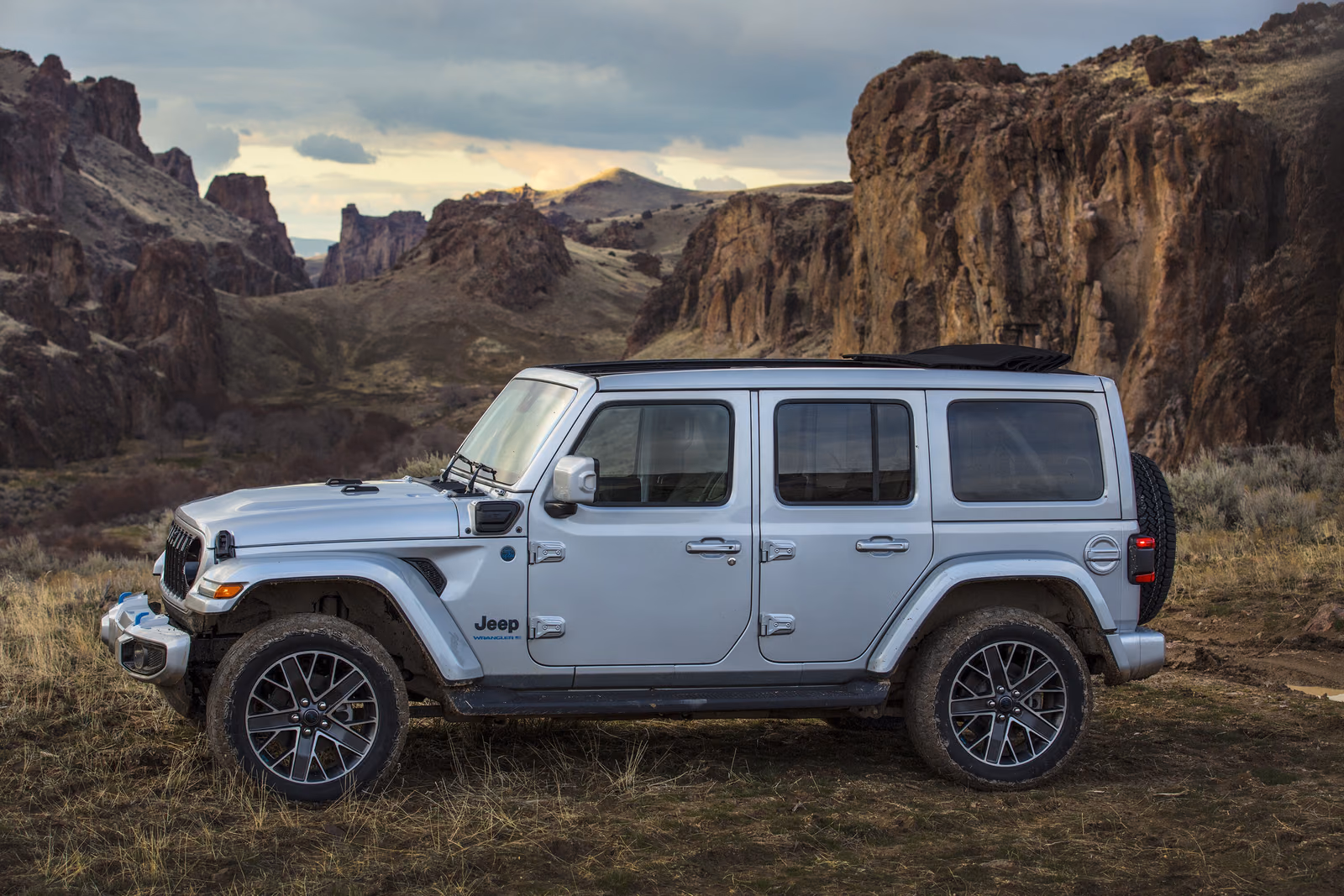 Jeep Wrangler — спереди в три четверти