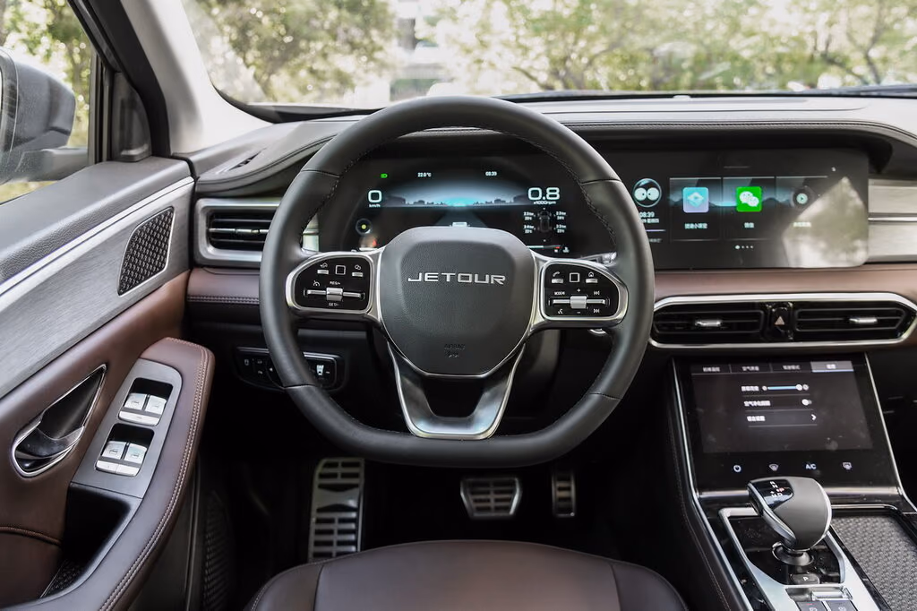 Jetour X90 Plus — рулевое колесо и центральная консоль