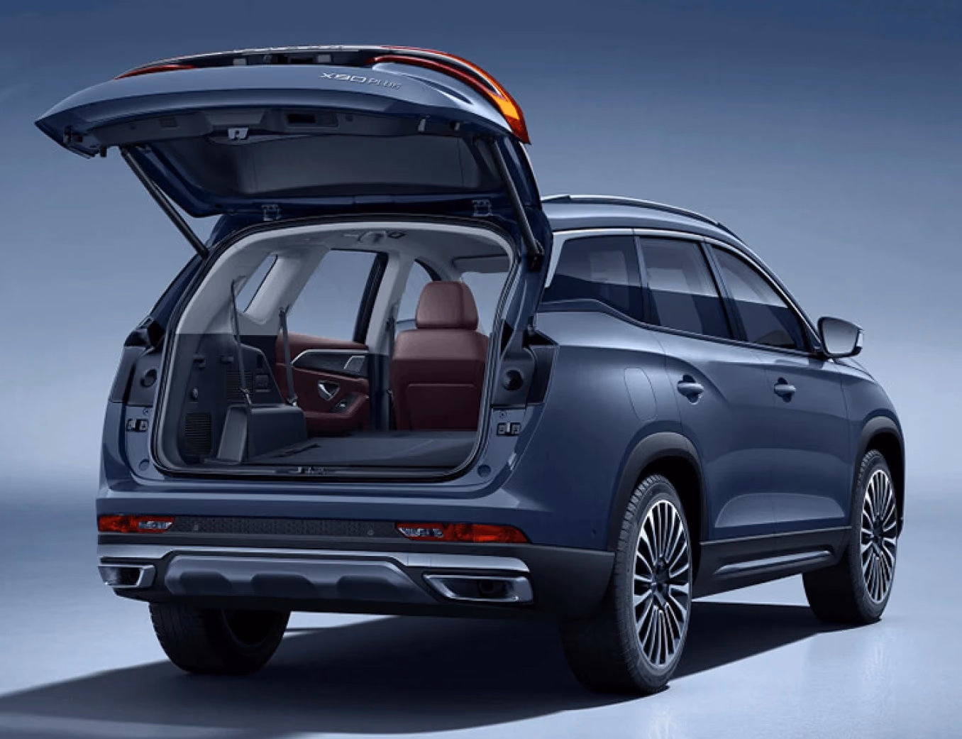 Jetour X90 Plus с открытым багажником