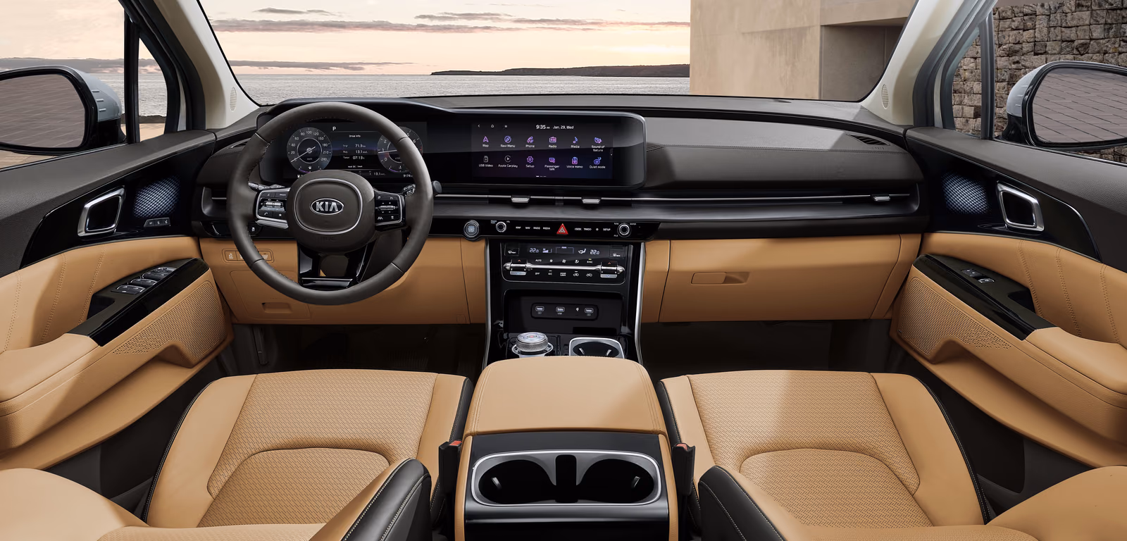 Kia Carnival — передняя панель и руль